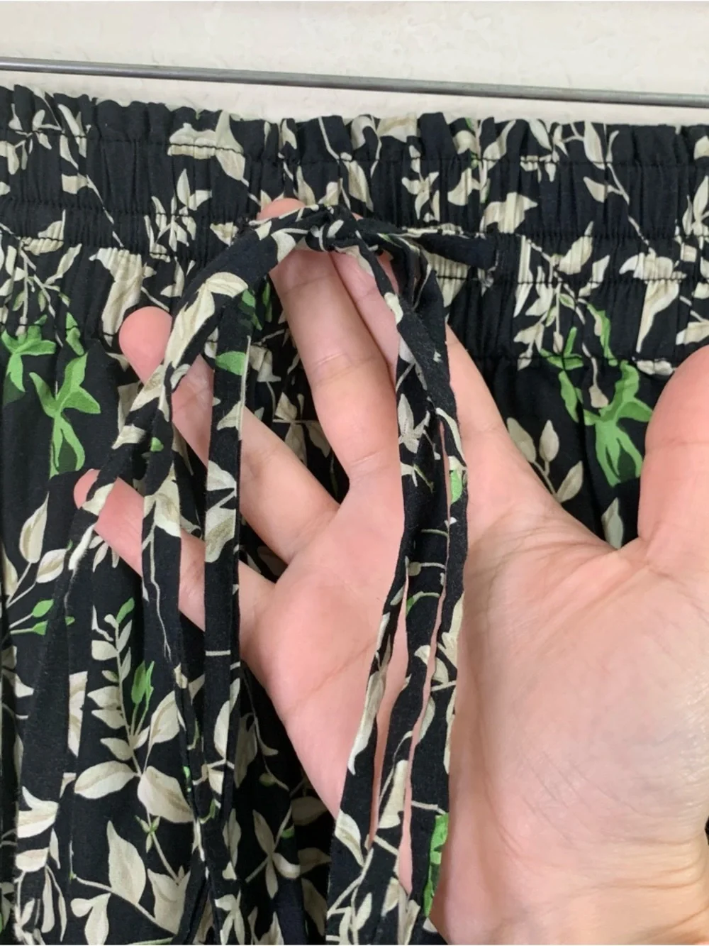 Tuckernuck Black Floral Verdant Iris Cece midi Skirt Small